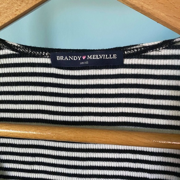 Brandy Melville Cropped Short Sleeve Top! - Picture 5 of 5